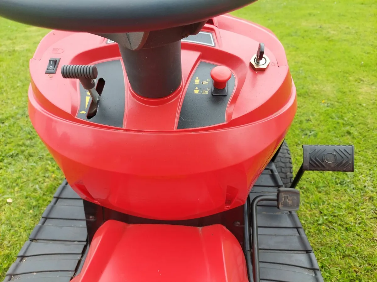 Castlegarden Ride On Lawnmower - Image 2