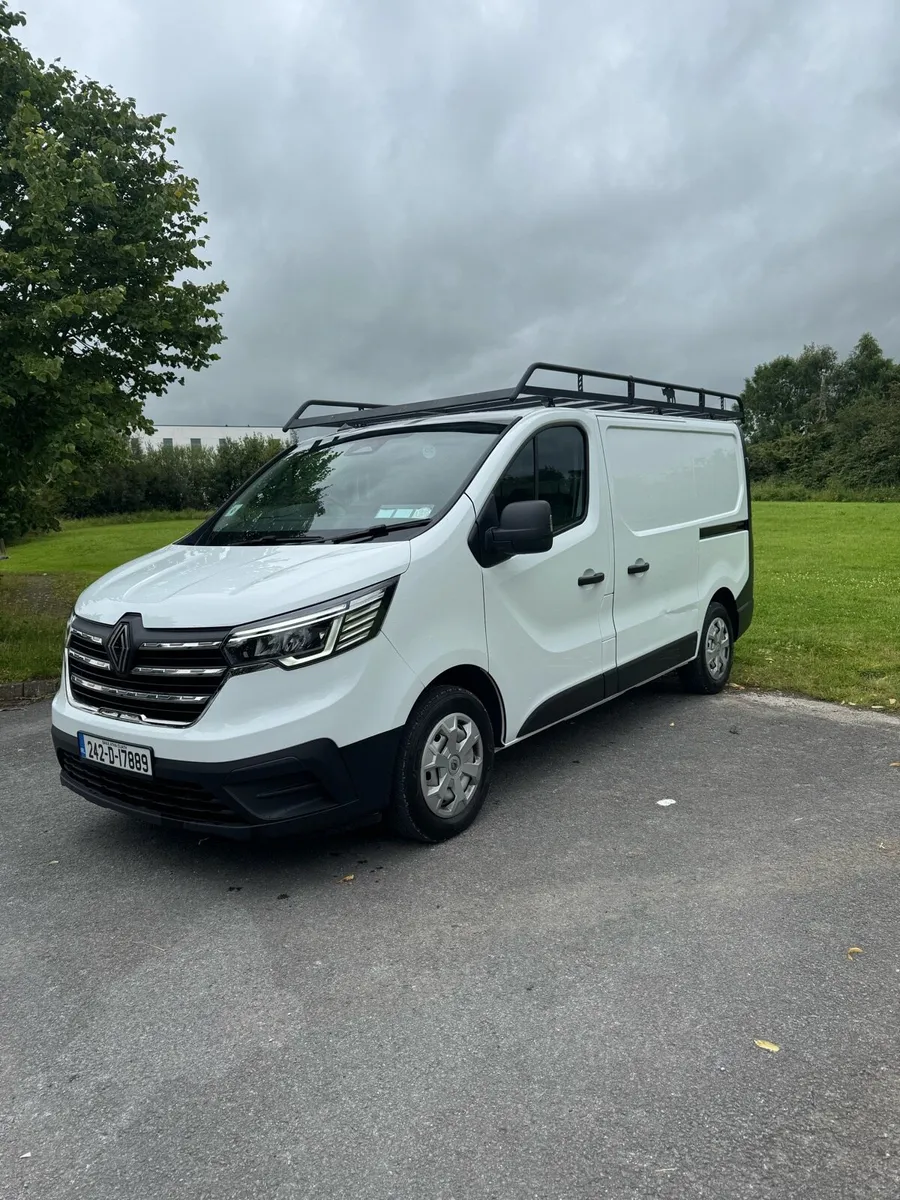 2024 Renault trafic - Image 2
