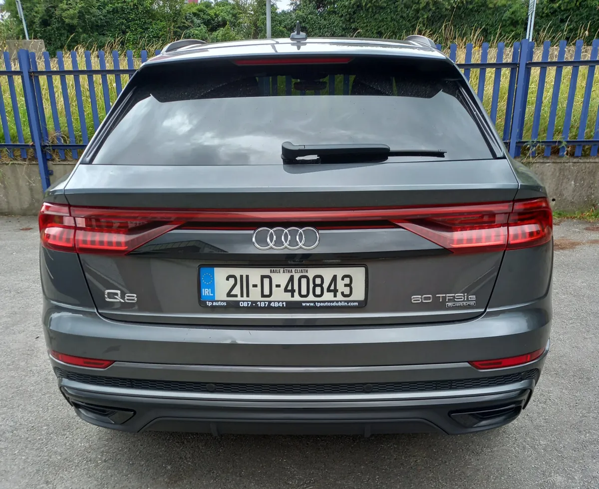2021 (211) AUDI Q8 3.0 60 TFSI E Q COMPETITION - Image 4