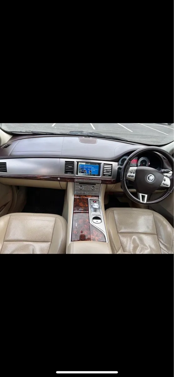 Jaguar xf 2011 3 diesel - Image 3
