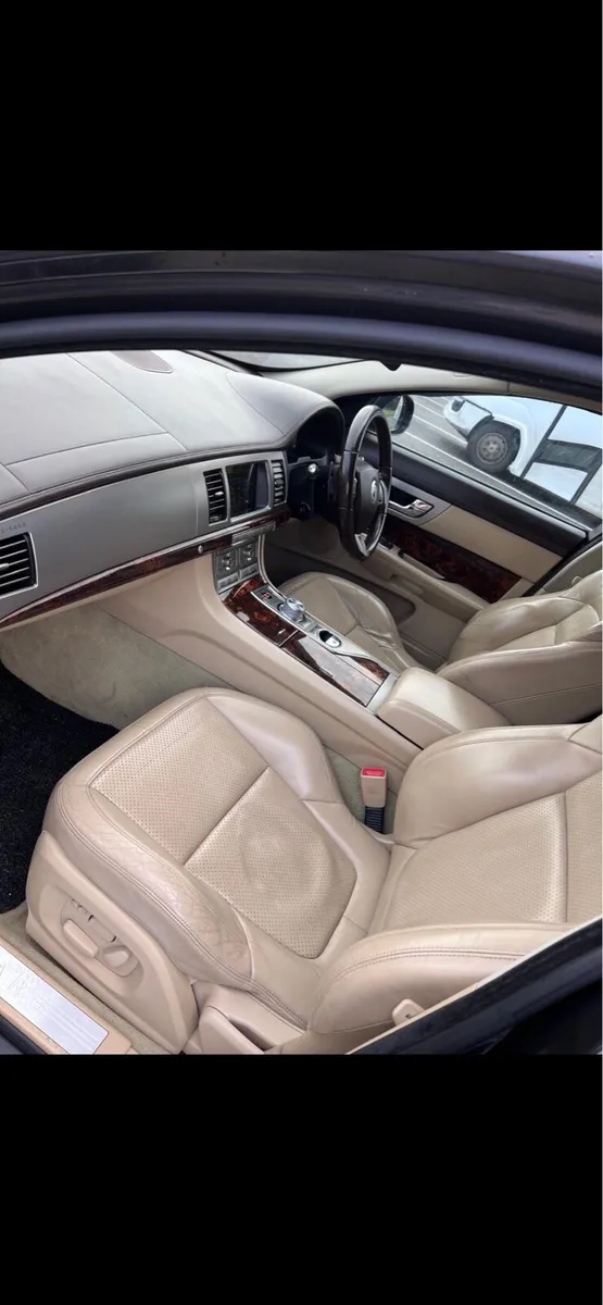 Jaguar xf 2011 3 diesel - Image 4