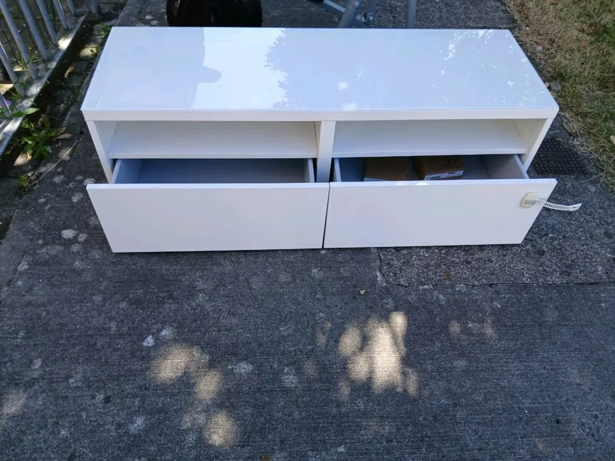Living room cabinets - Image 1