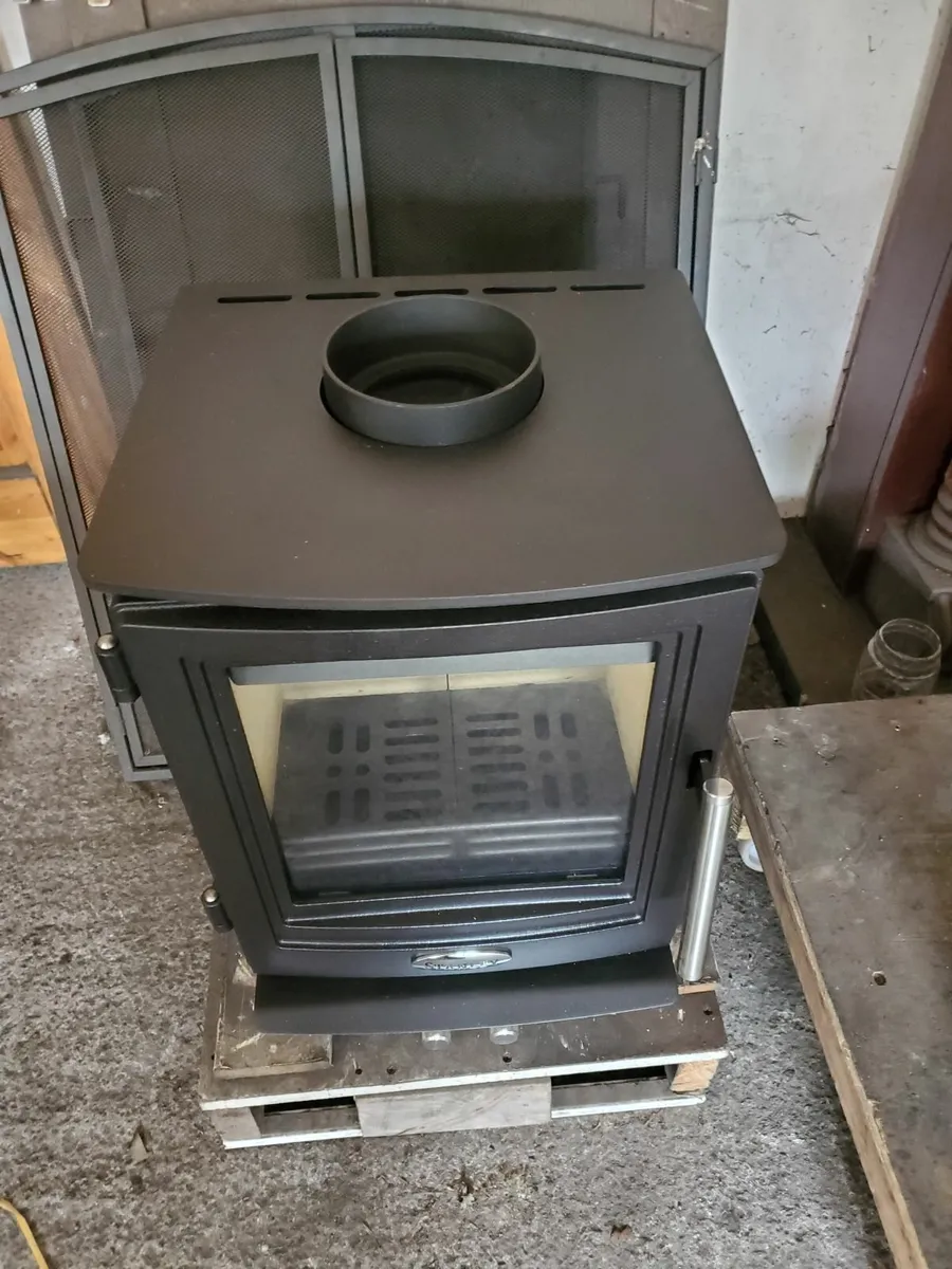 New Stanley Solis 500 edge 5 kw solid fuel stove. - Image 2