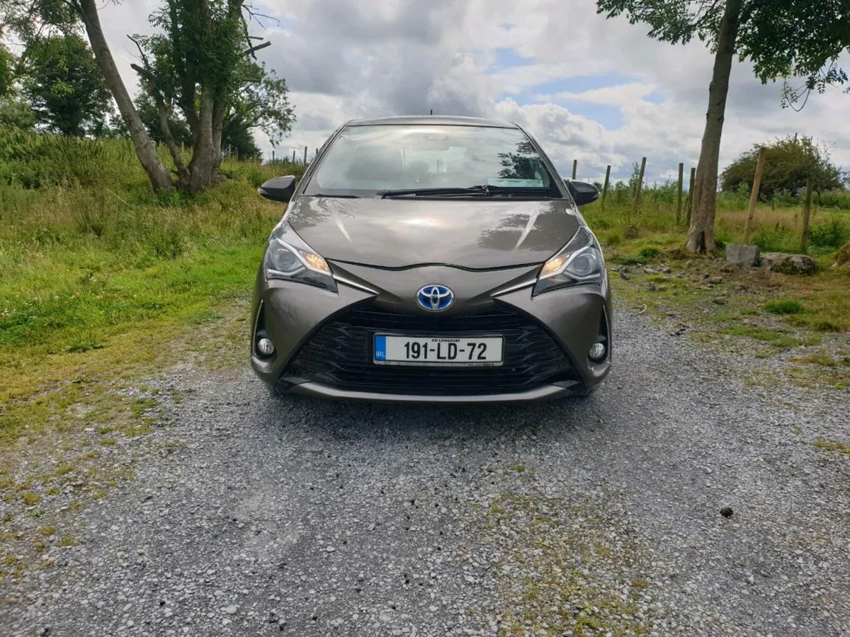 2019 Toyota Yaris Hybrid - Image 2