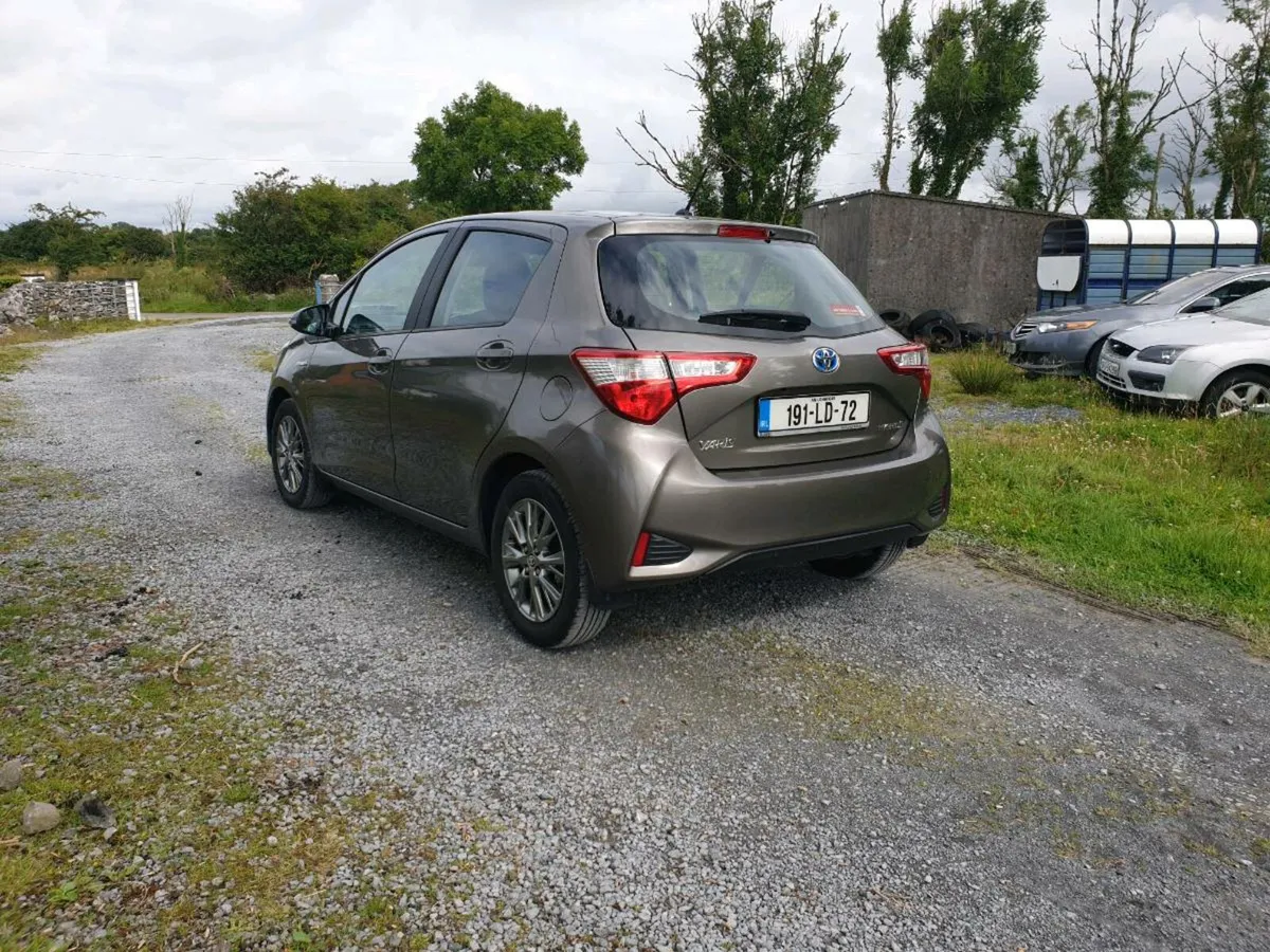 2019 Toyota Yaris Hybrid - Image 4