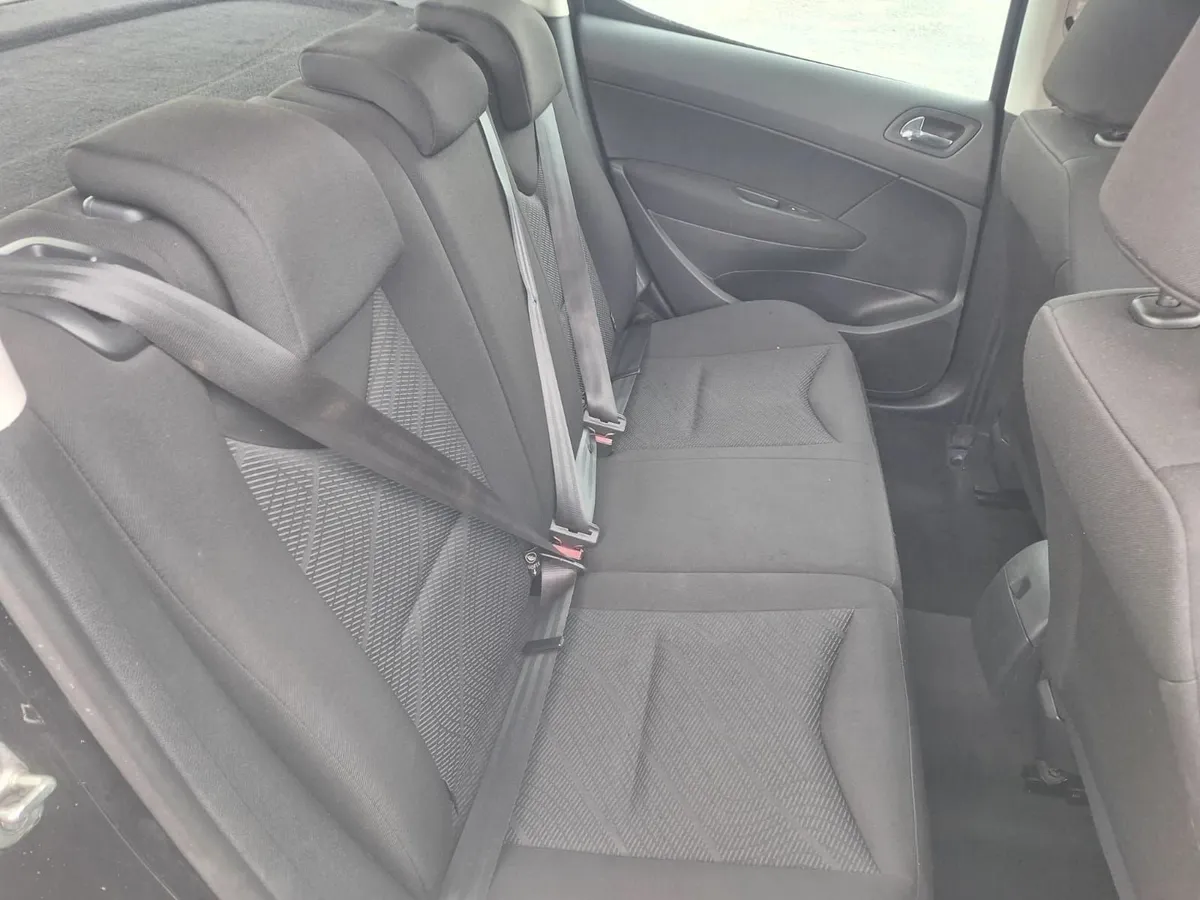 Peugeot 308 2010 - Image 2