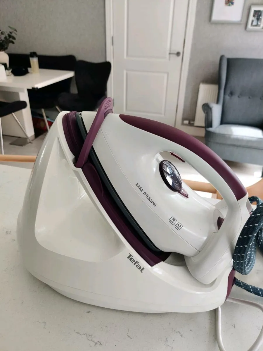 Tefal GV 5262 Easy Pressing
Iron - Image 1