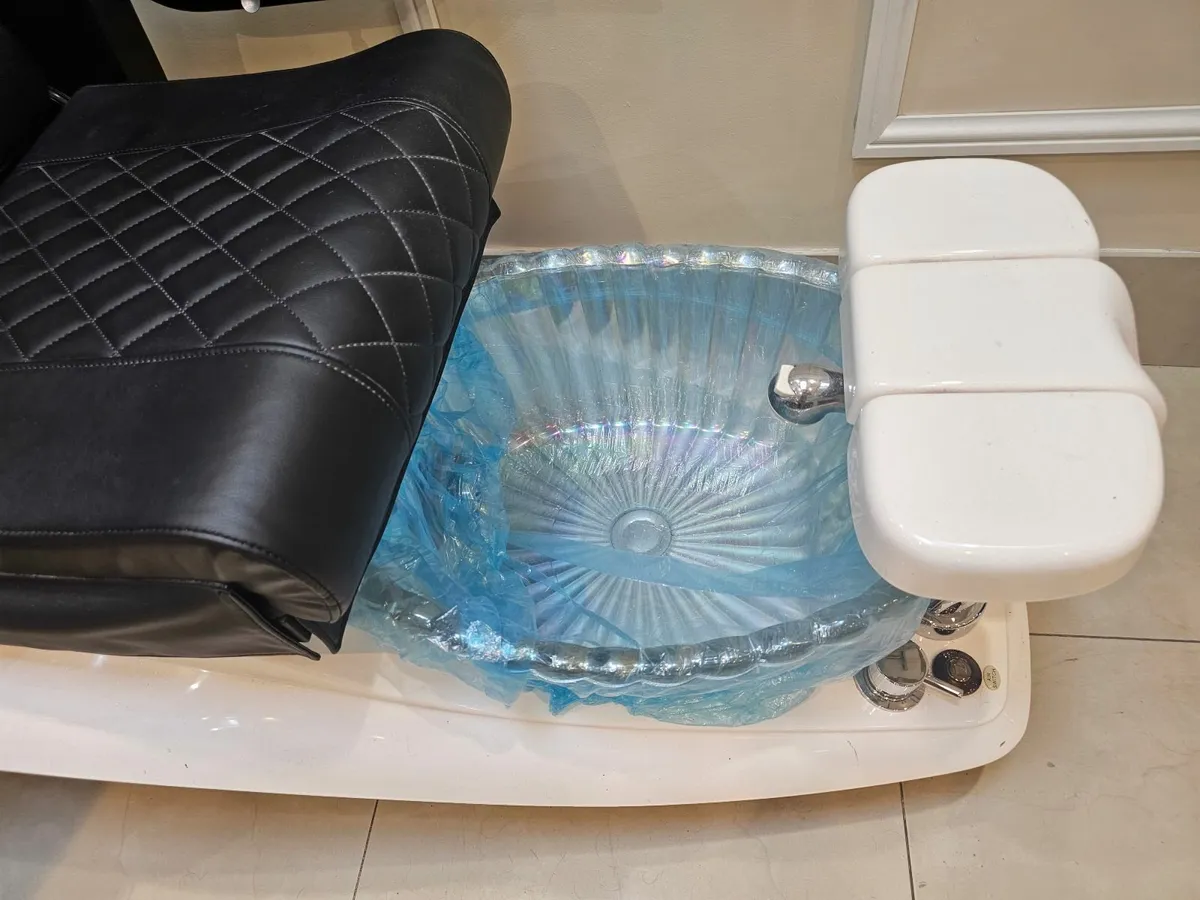Pedicure/massage chair - Image 4