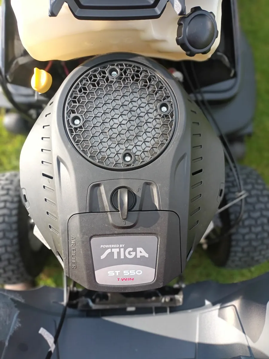 17hp V.twin engine. 38inch deck - Image 4