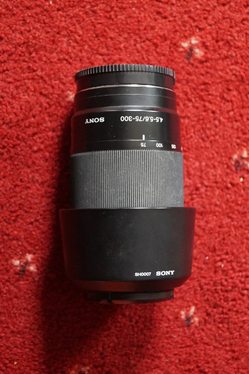 Sony Alpha mount 75-300 zoom lens - Image 3