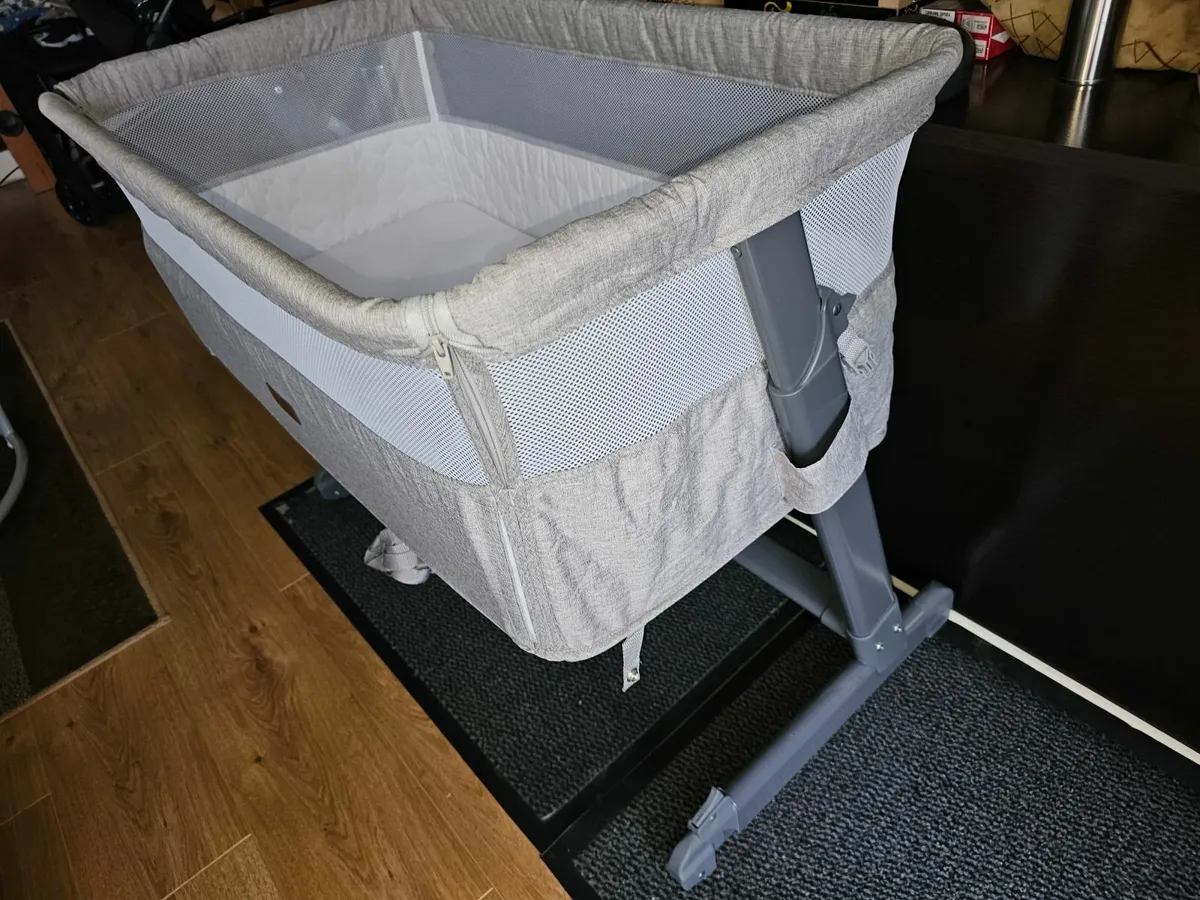 Sleeper Bedside Crib - Image 1