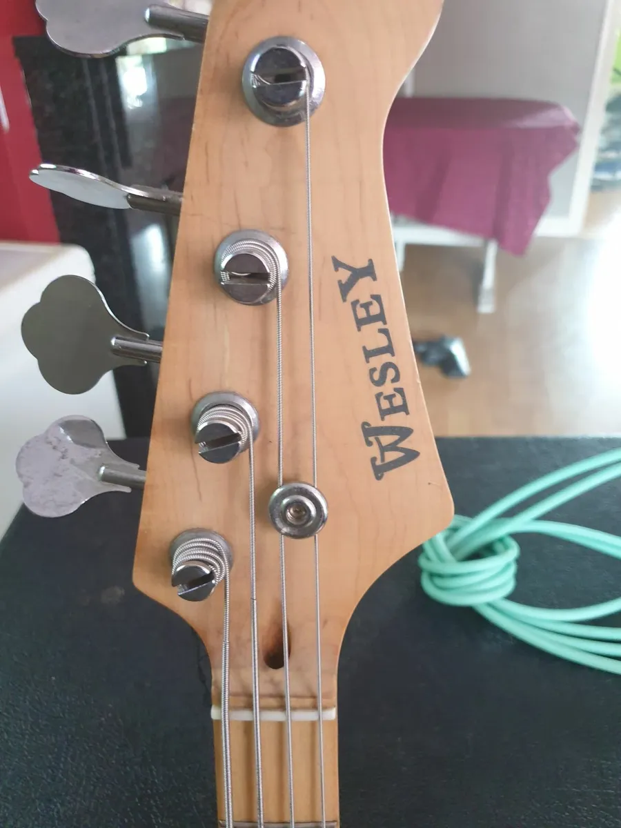 Bass Guitar and amplifier 400w - Image 3