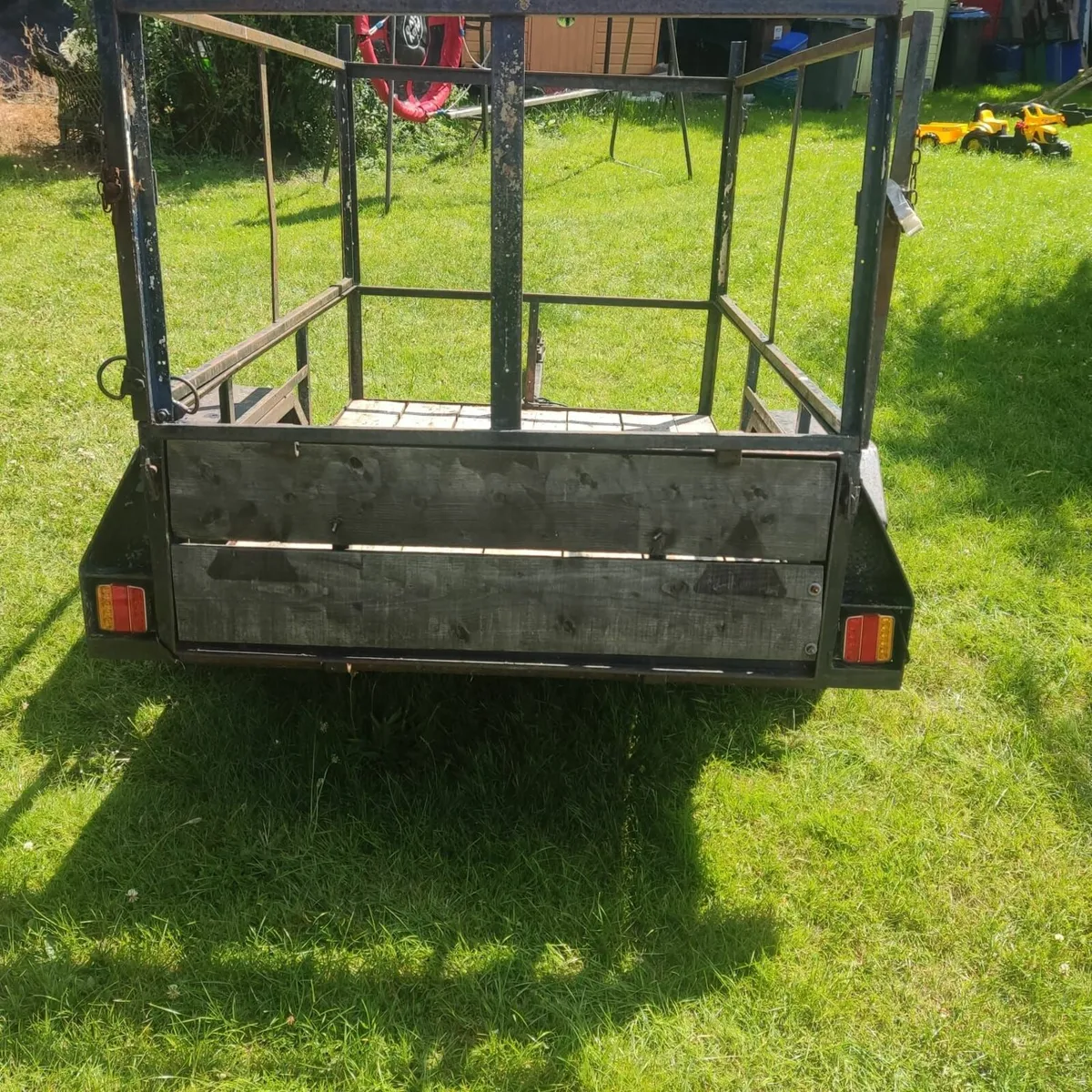 Trailer - Image 1
