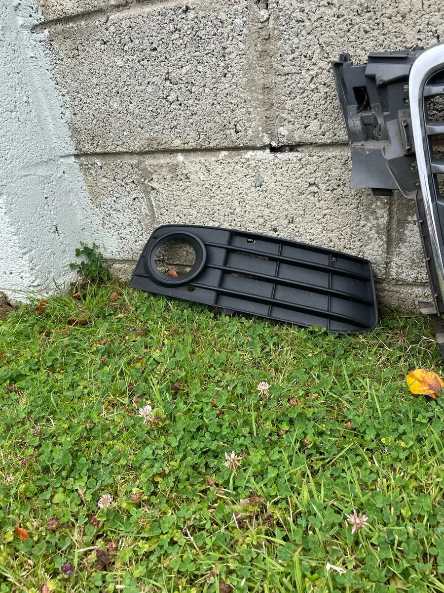 Audi a4 2011 grill and fogs - Image 3