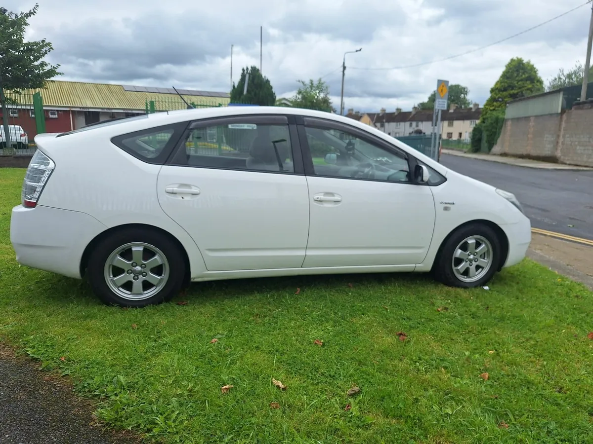Toyota Prius 2011 - Image 3