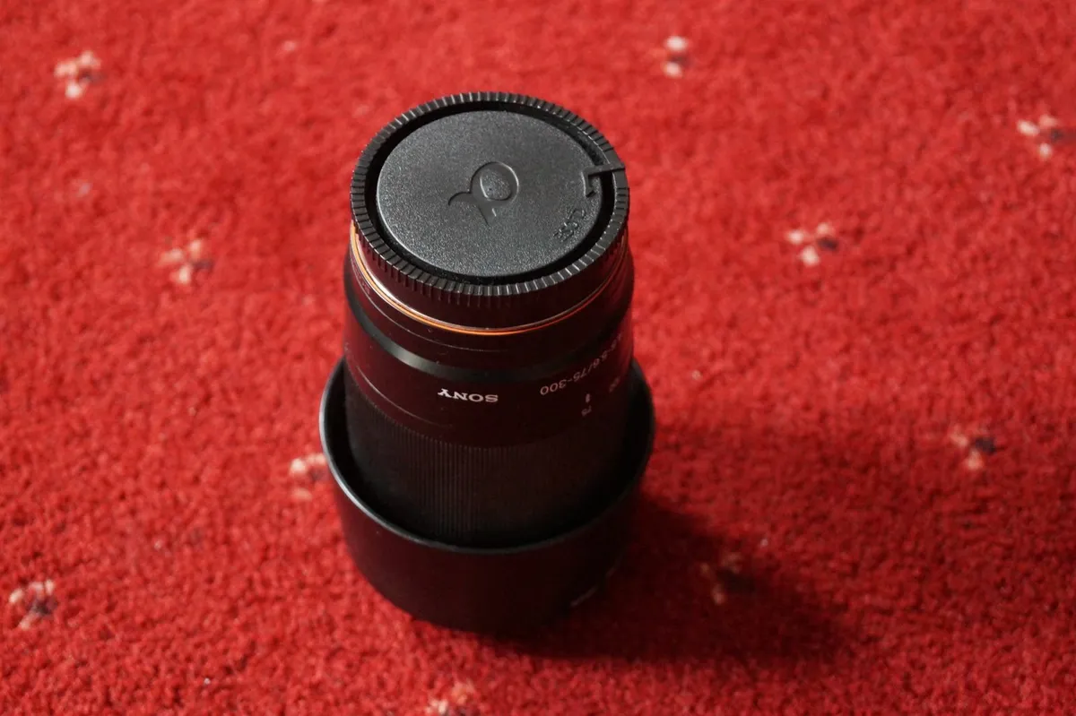 Sony Alpha mount 75-300 zoom lens - Image 1