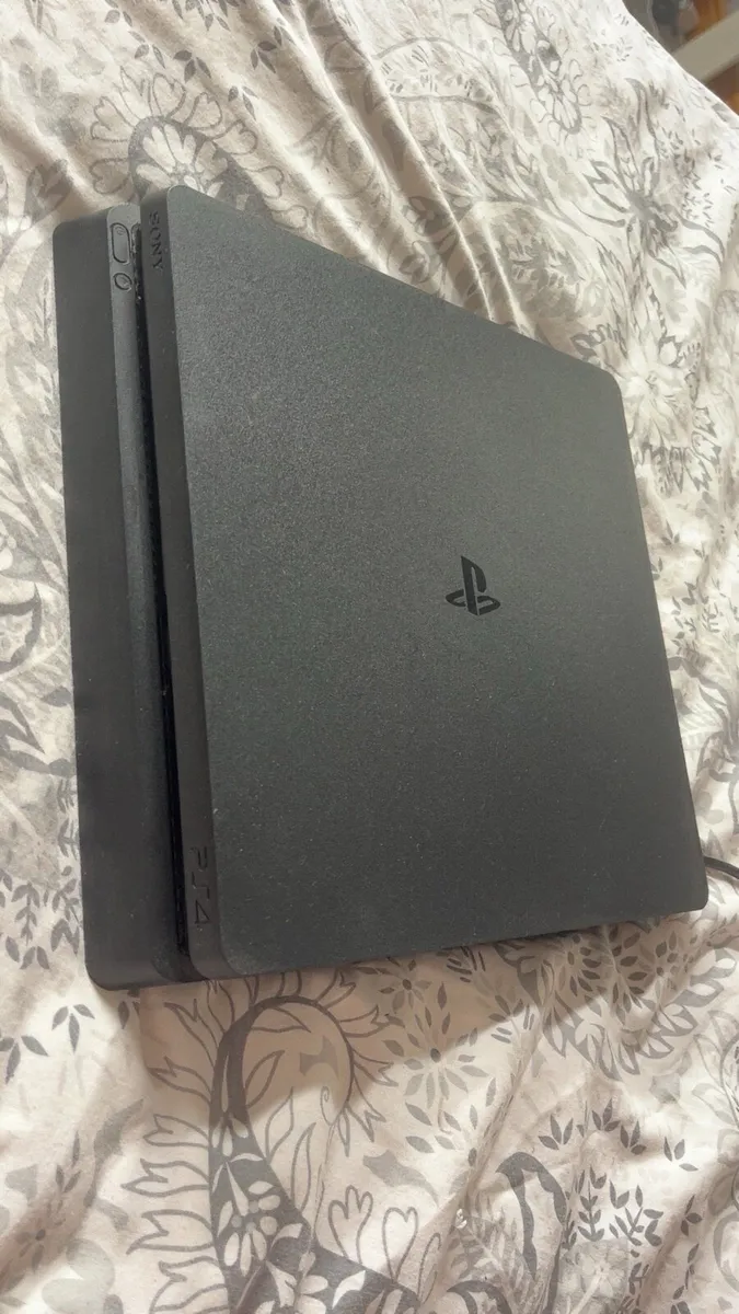 PlayStation 4 slim - Image 3