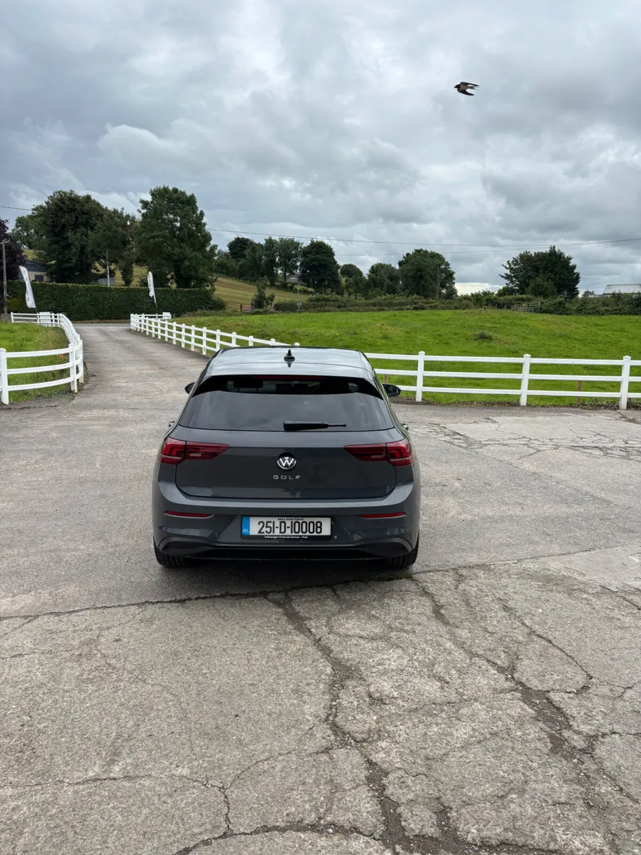 Volkswagen Golf 2025 - Image 3