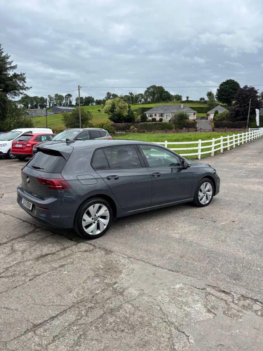 Volkswagen Golf 2025 - Image 2