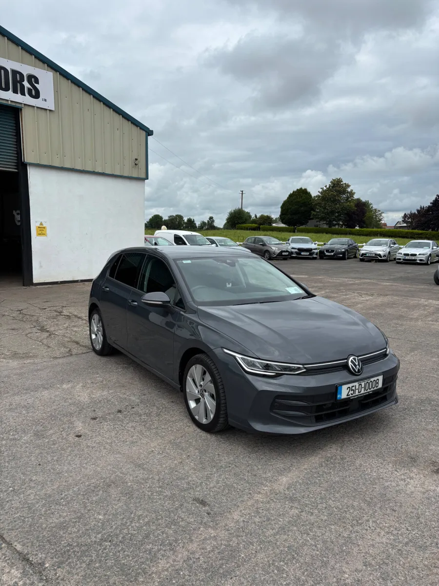 Volkswagen Golf 2025 - Image 4