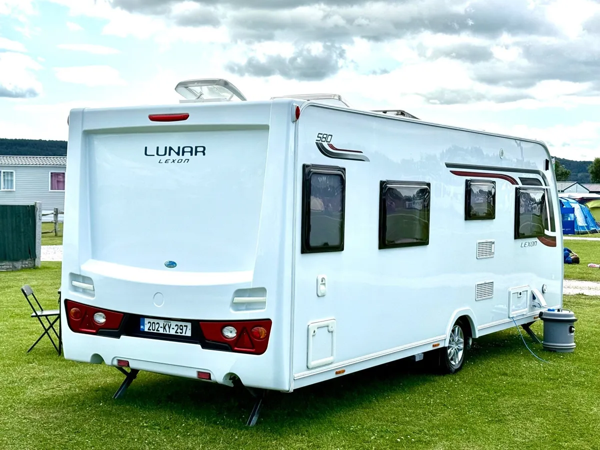 2017 Lunar Lexon 580 - 5-6 berth fixed bunk beds - Image 3