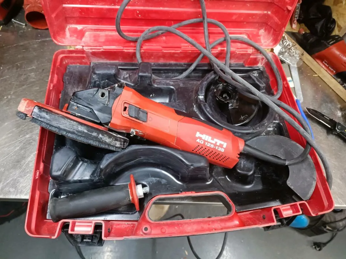 Hilti ag125.  Angle grinder.