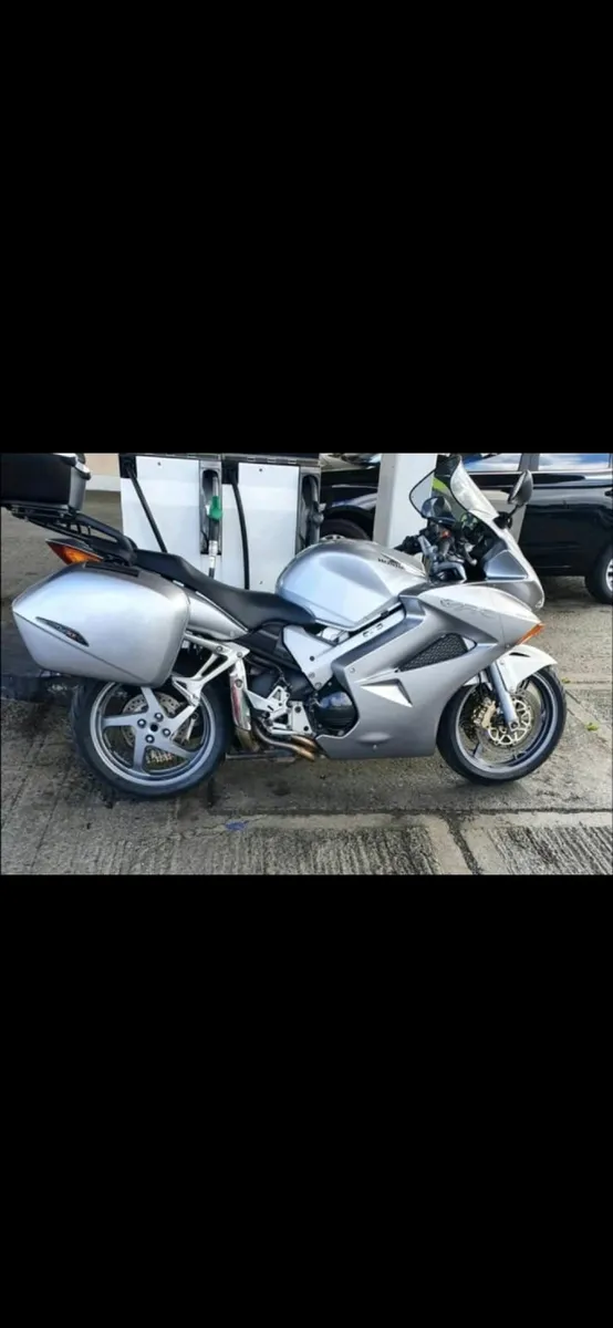 Honda VFR 2005 - Image 1