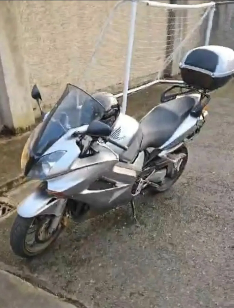 Honda VFR 2005 - Image 2