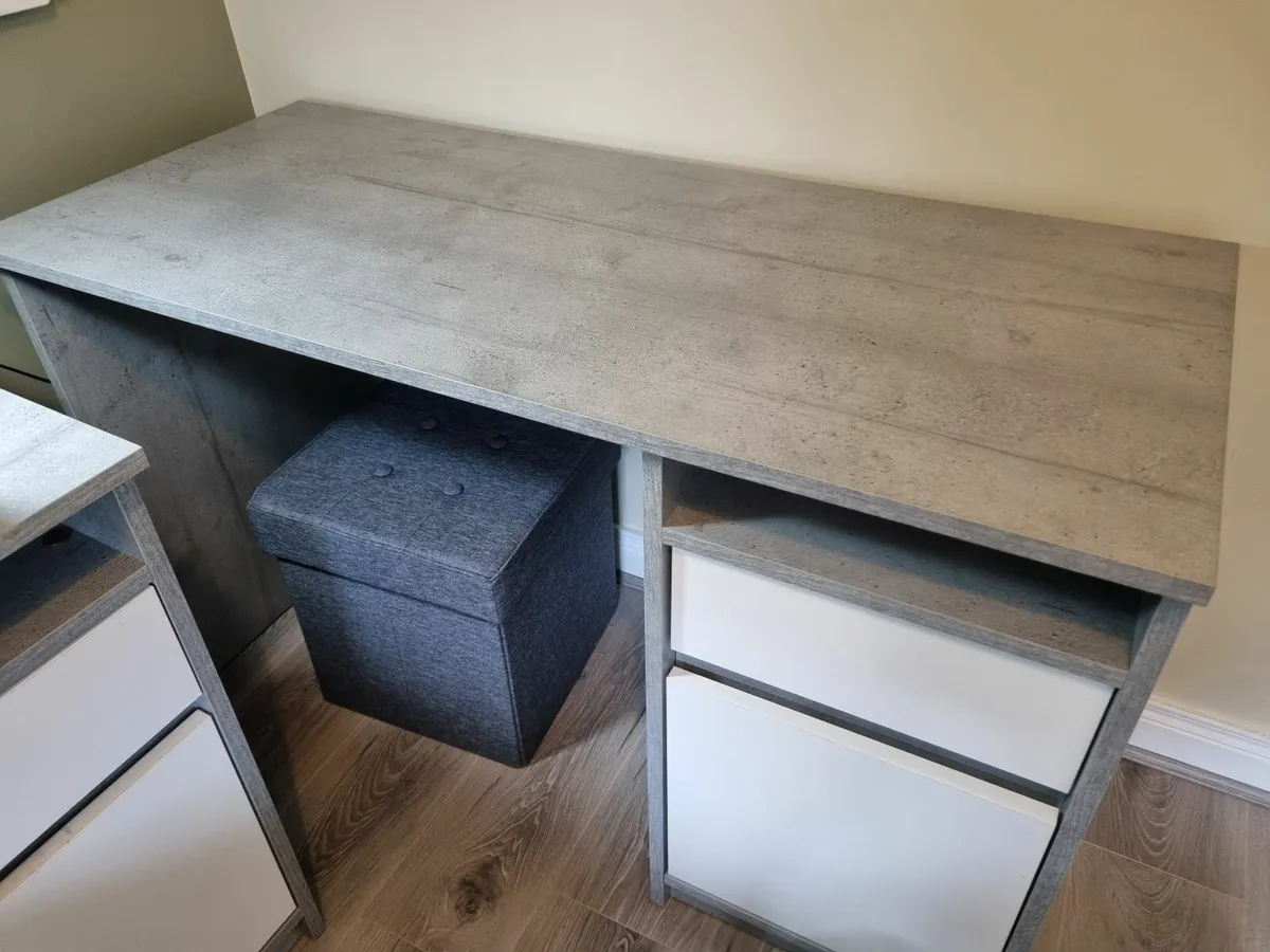 Desk - Image 1