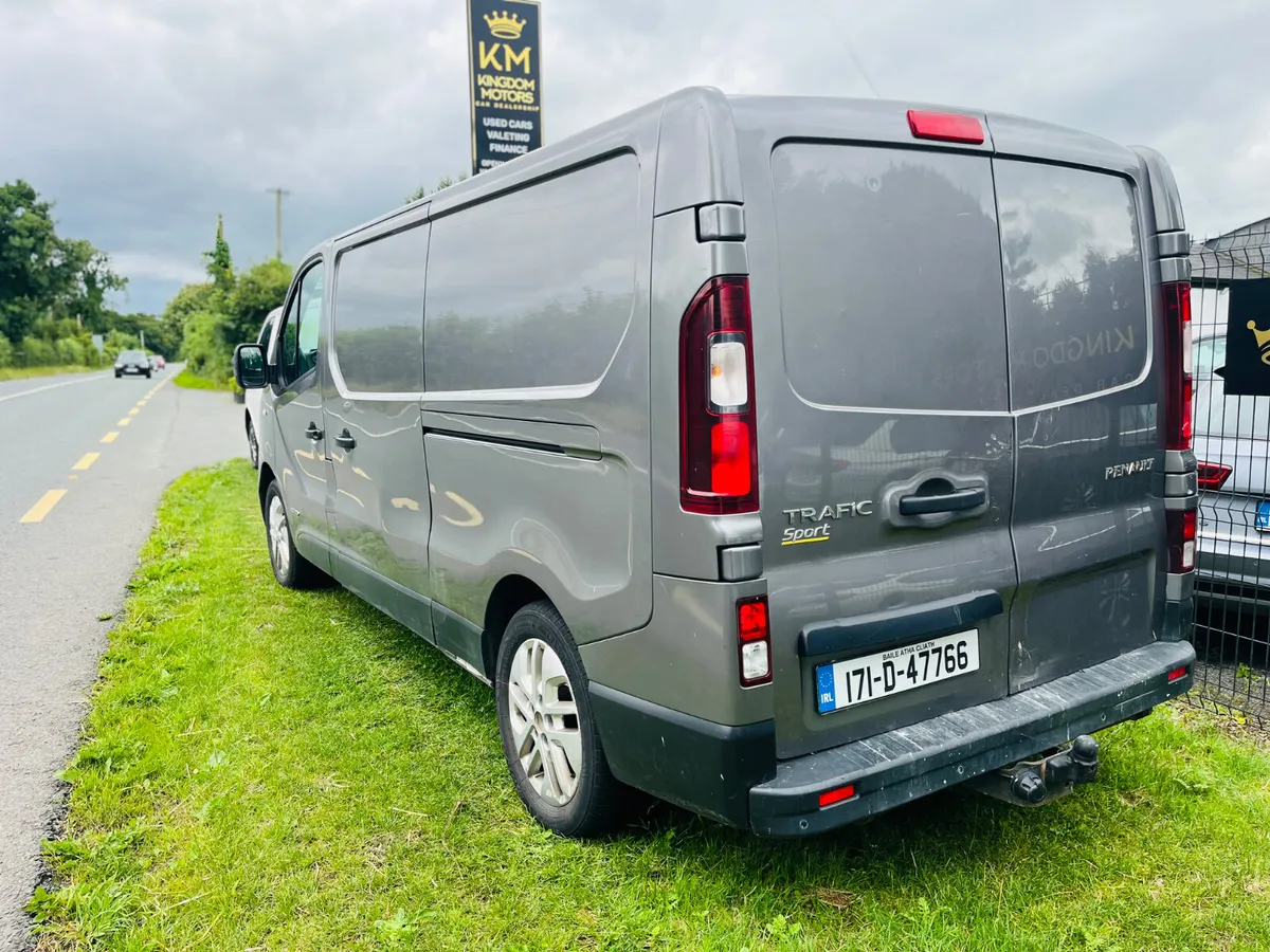 Renault Trafic 2017,DOE 10/25 - Image 4