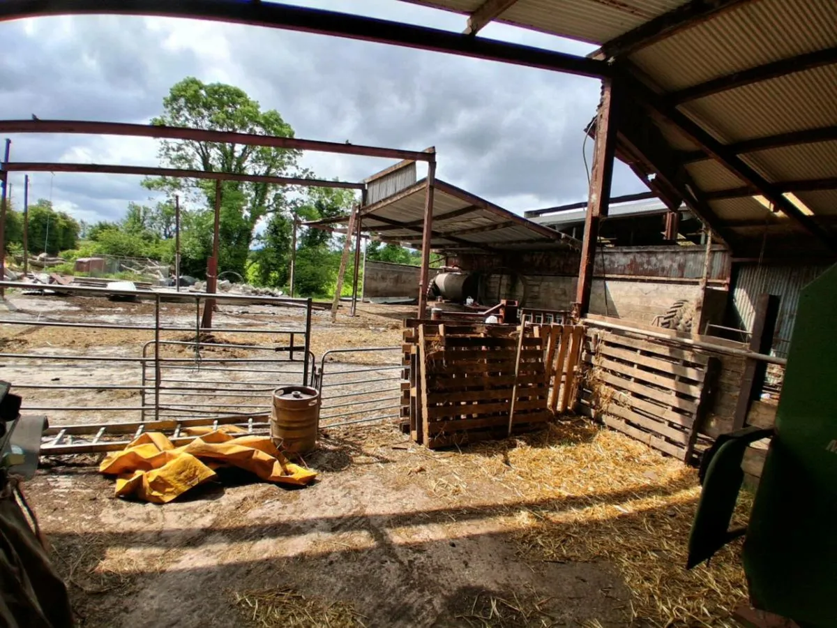 Old shed - Girders - Image 4
