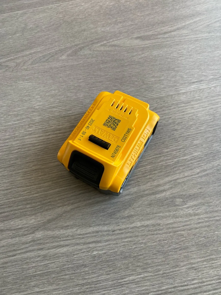 Dewalt brand new 18v 5ah battery - Image 1