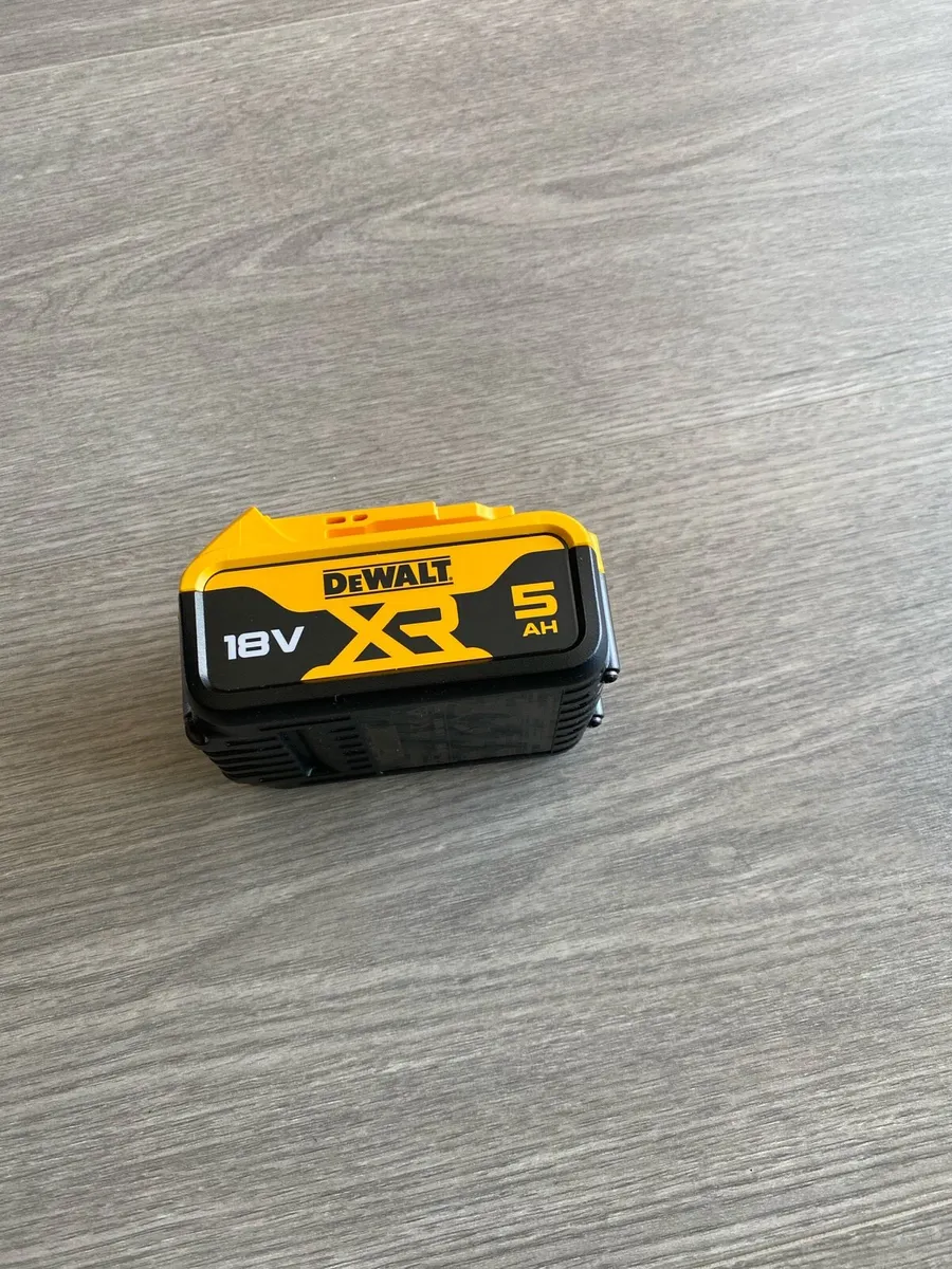 Dewalt brand new 18v 5ah battery - Image 2
