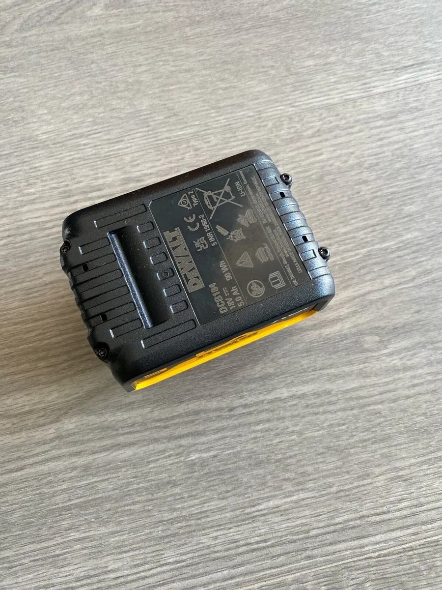 Dewalt brand new 18v 5ah battery - Image 3