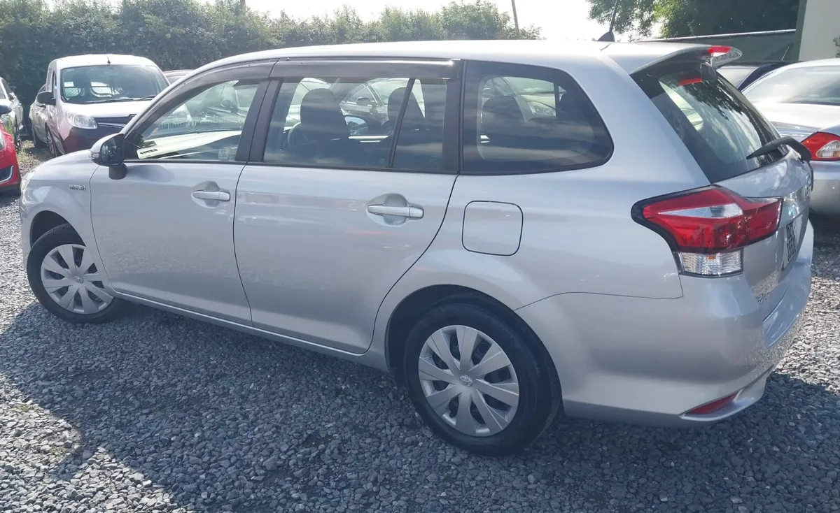 🔵 Toyota Corolla FIELDER 1.5 Hybrid AUTOMATIC - Image 3