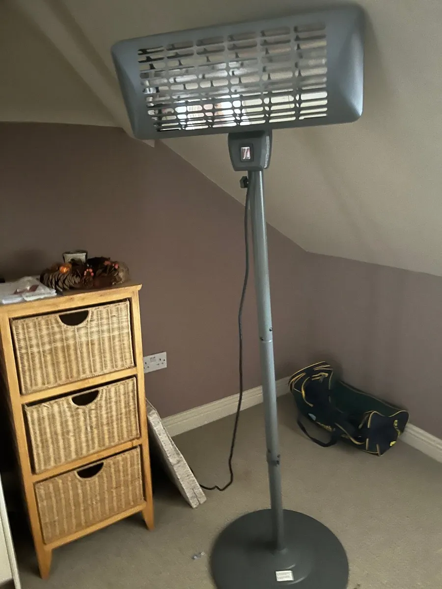 Electric outdoor heater