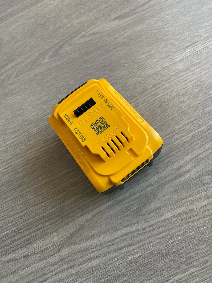 Dewalt brand new 18v 5ah battery - Image 4