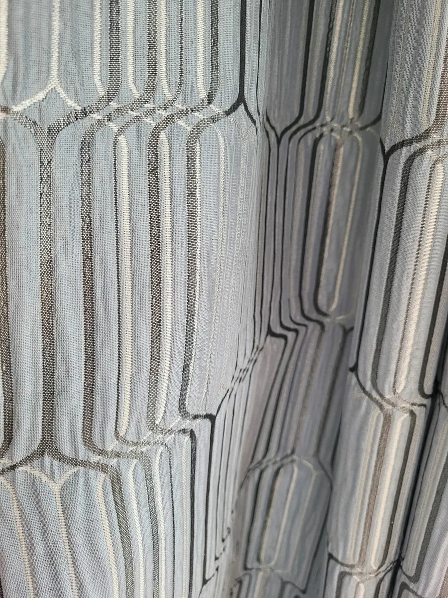 Curtains - Image 2