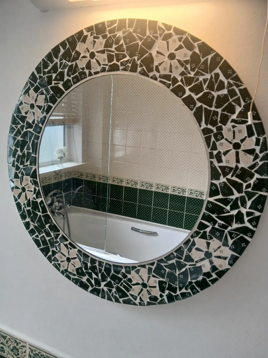 Bathroom accessories - Image 1