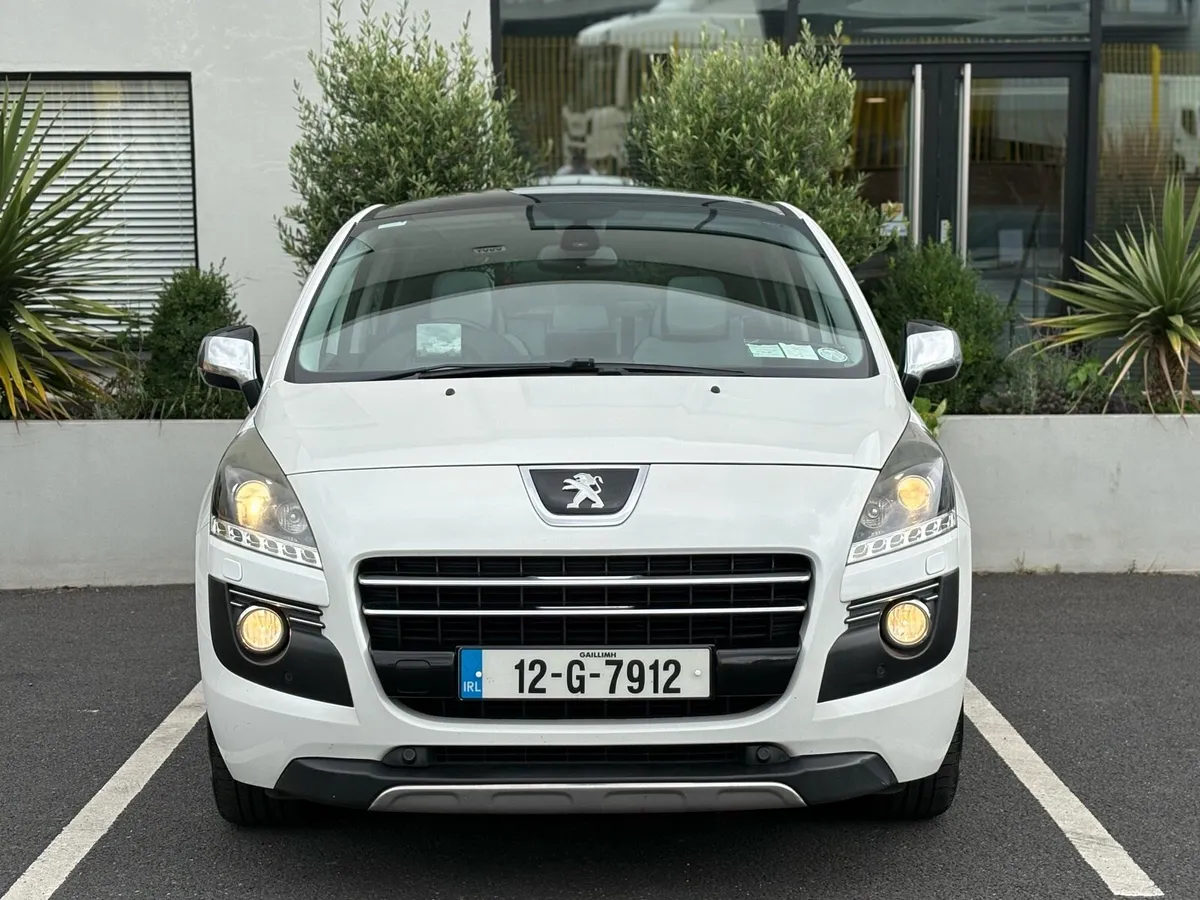 White Peugeot 3008 2012 2.0 Hybrid - Image 3