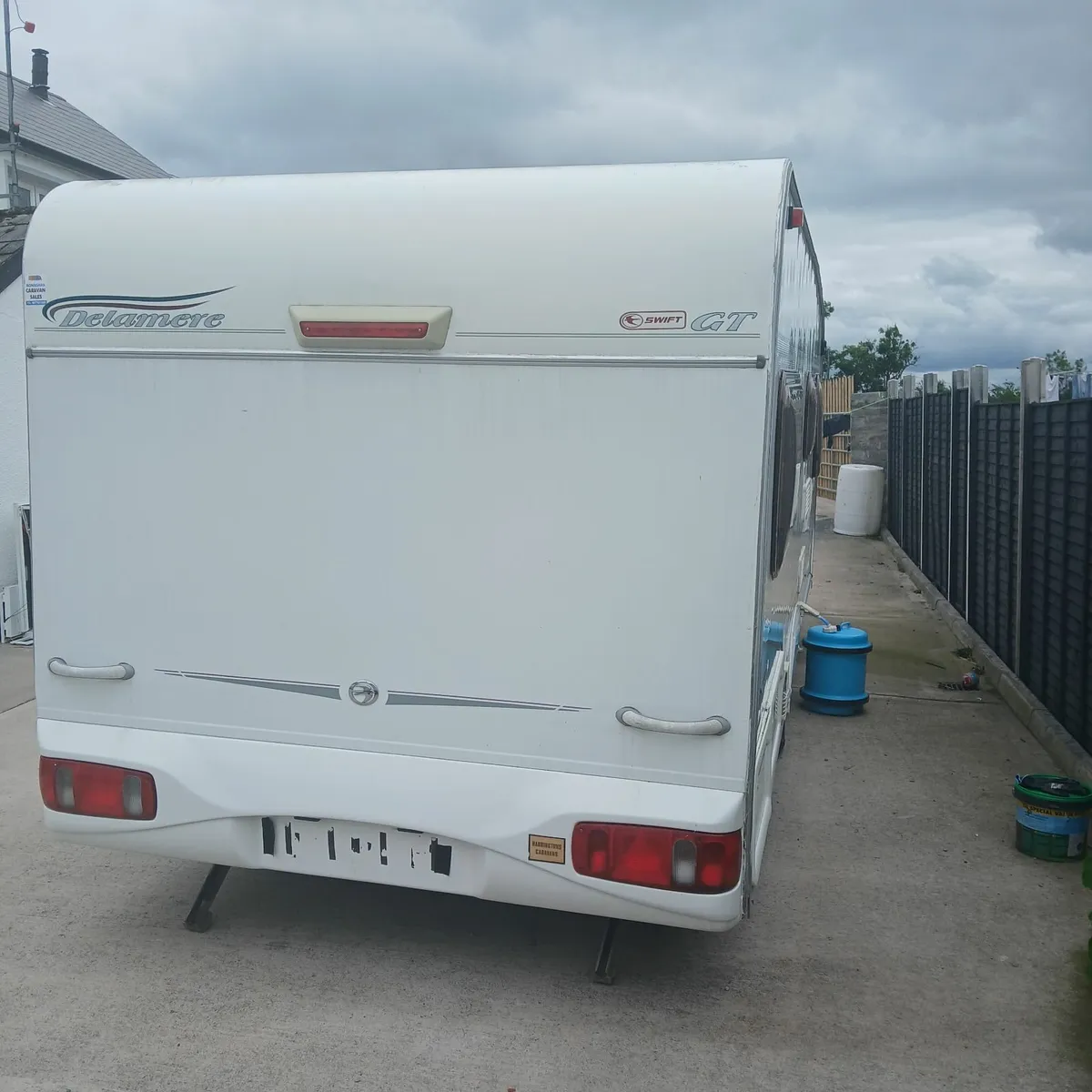 Caravan in good condition - Image 1