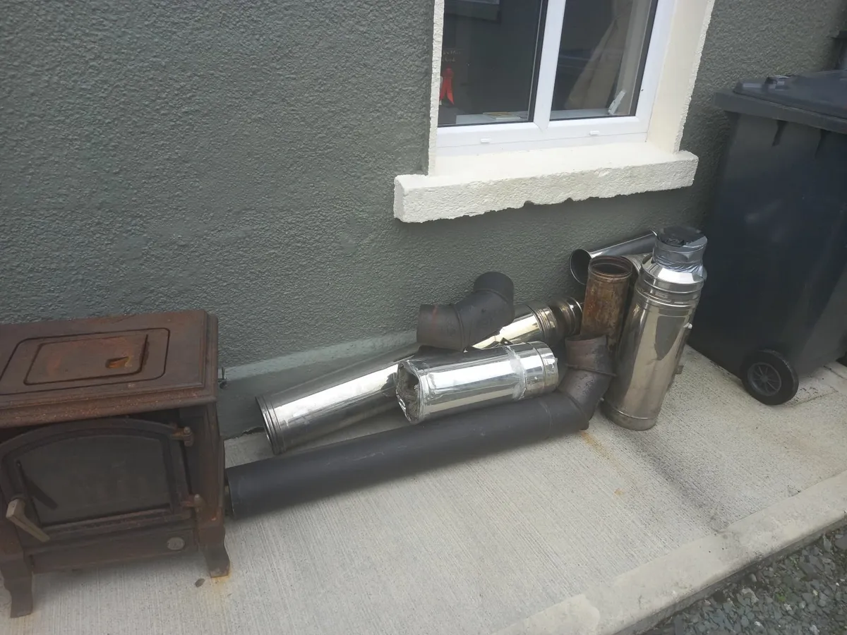 Wood burning stove and flue - Image 2