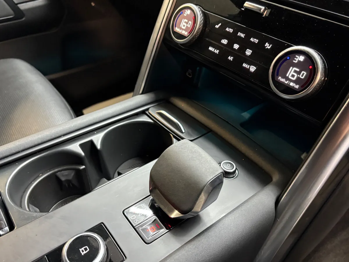 2022 Land Rover Discovery HSE 3.0D R Dynamic - Image 3
