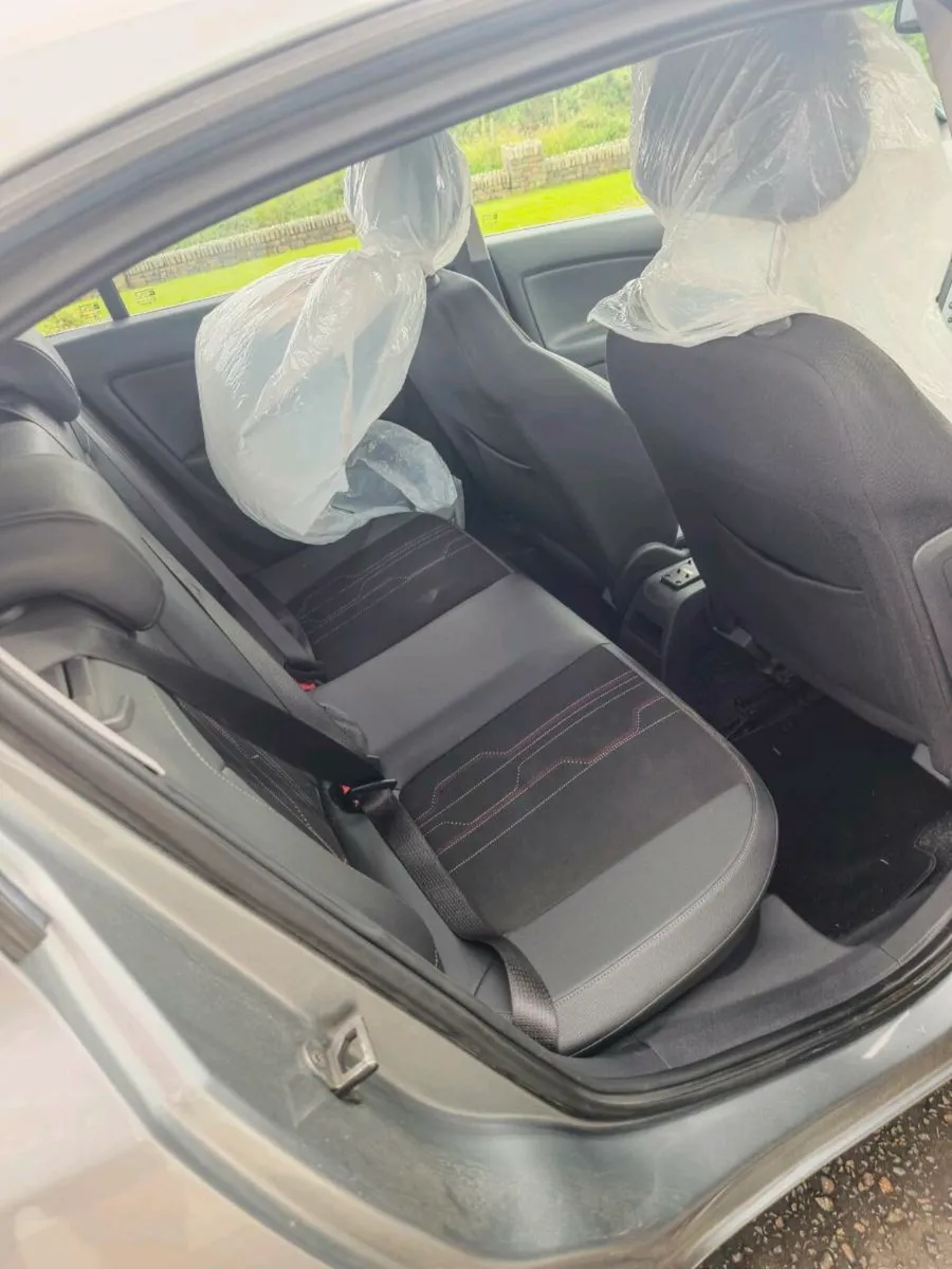 Car - Image 4