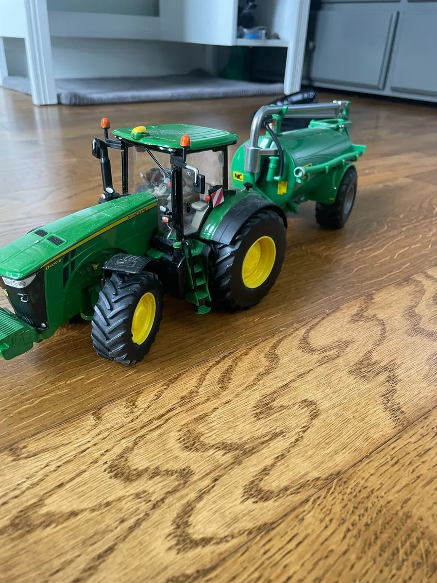 John Deere model tractor and tanker - Image 1