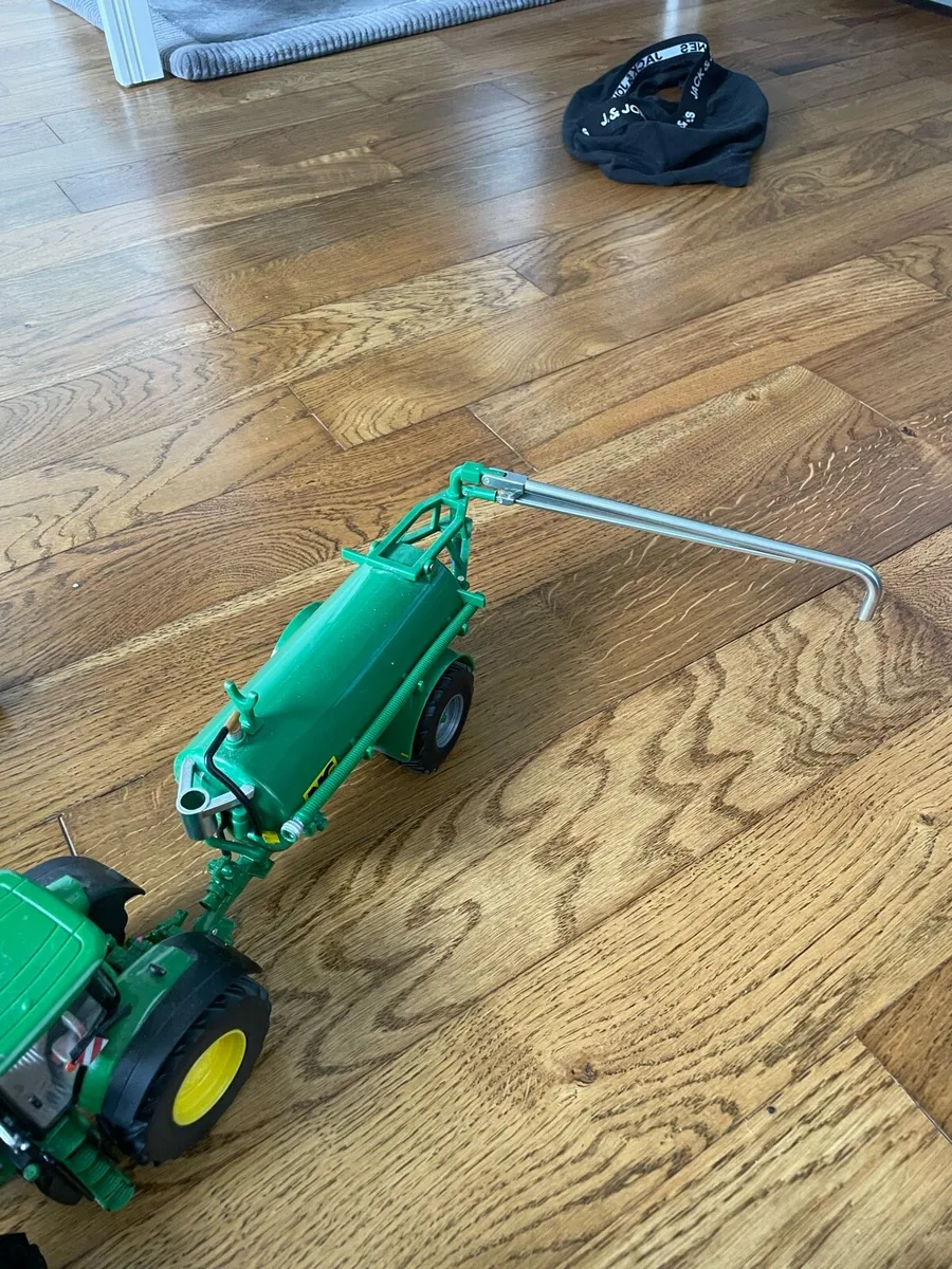 John Deere model tractor and tanker - Image 3