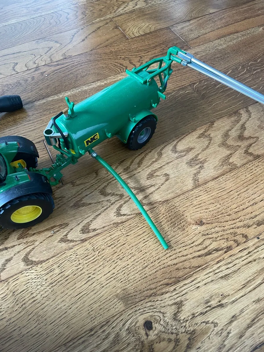 John Deere model tractor and tanker - Image 4