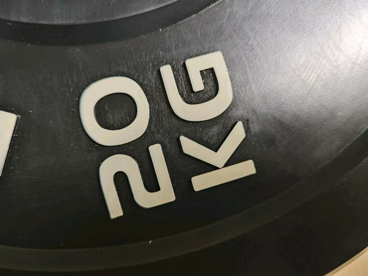 Black Rubber Bumper weight plate 20kg - Image 2
