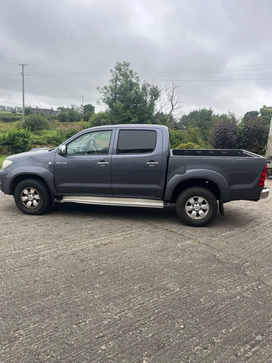 Toyota hilux 2.4 D4D - Image 1