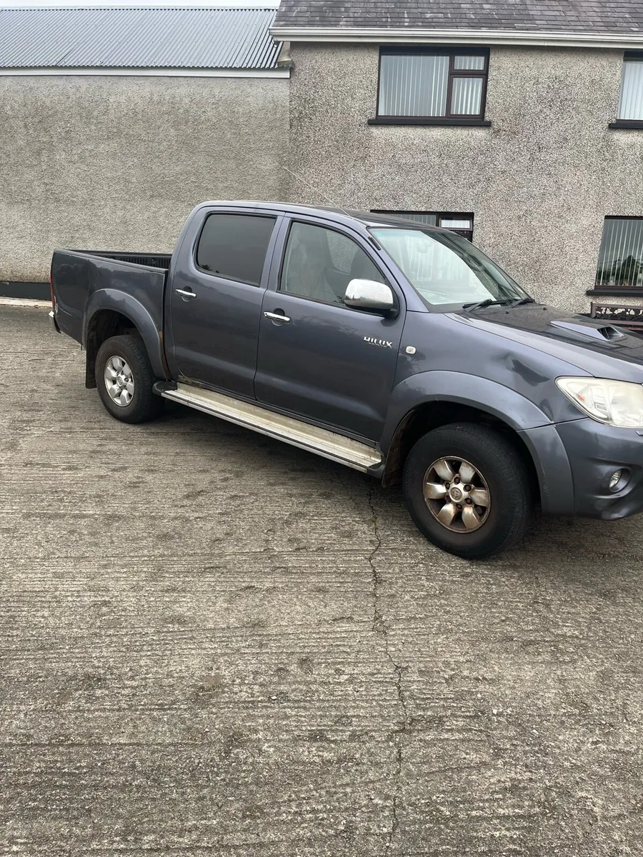 Toyota hilux 2.4 D4D - Image 2